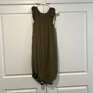 Casual dress, missing the belt